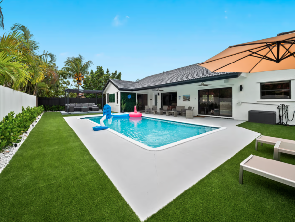 Luxury Miami Vacation Rental 3 Bedroom - Private Pool Oasis, Game Room & Family Friendly